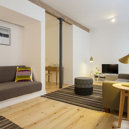 Joivy Cosy 1-Bed Flat With Workspace In Santa Catarina, Moments From Luis De Camoes Sq Apartment Lisbon Room photo